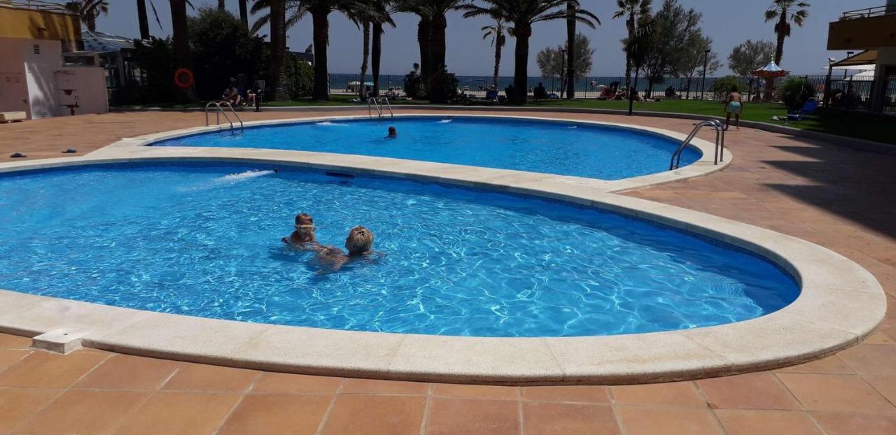Appartement Premiere Ligne De Mer Avec Piscine Rosas Exterior foto