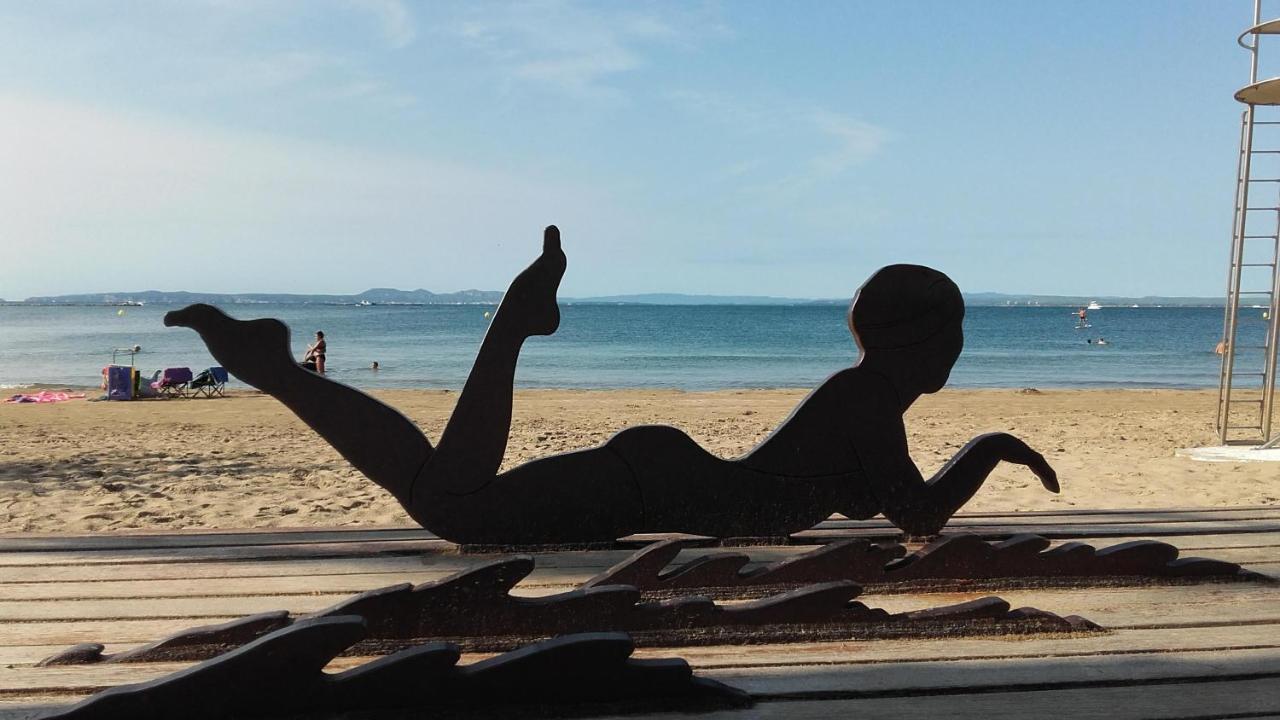 Appartement Premiere Ligne De Mer Avec Piscine Rosas Exterior foto