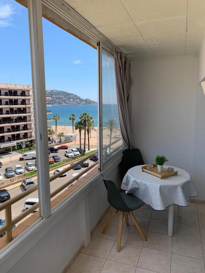 Appartement Premiere Ligne De Mer Avec Piscine Rosas Exterior foto